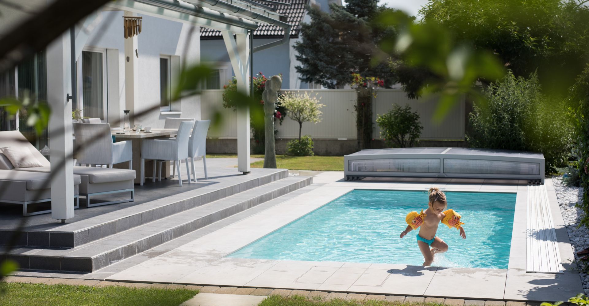 Ein Swimming Pool im eigenen Garten