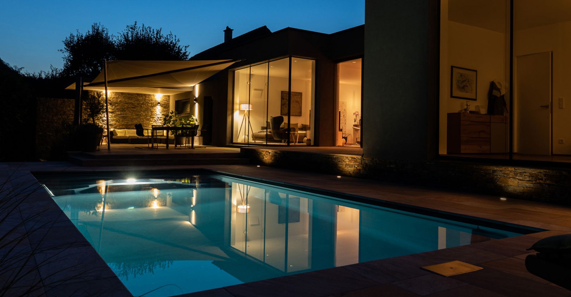 Swimming Pool bei Nacht