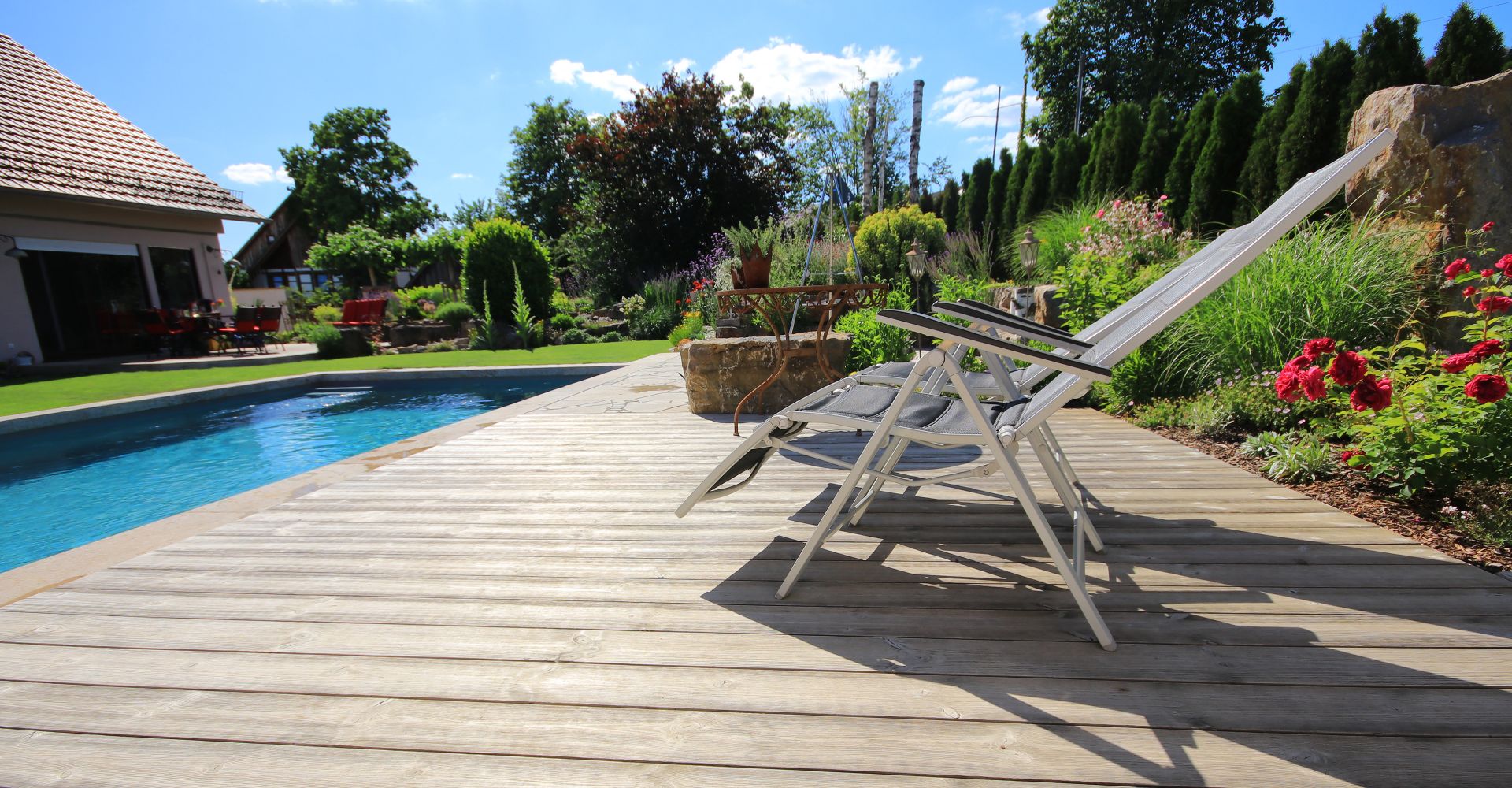 Holzterrasse am Biopool