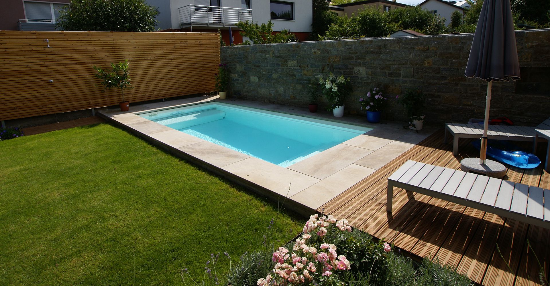 Kleiner Biopool im Garten